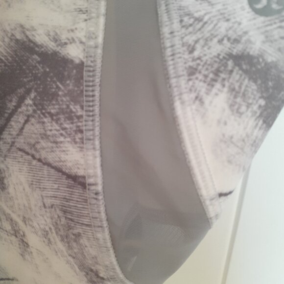 Lululemon Pace Perfect Crop (17") Breeze By White Light Cast / Light Cast Size 8 - Picture 9 of 14